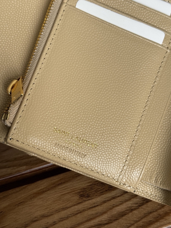 イヴサンローラン財布角部分ディテール